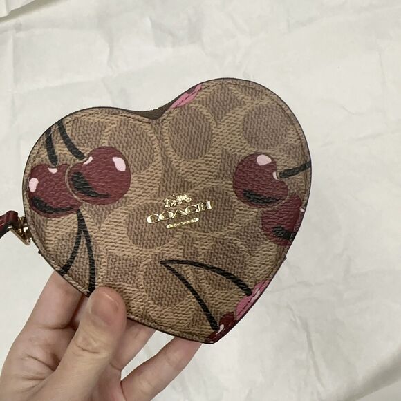 NWT Limited Coach CZ476 Heart Coin Case Signature Canvas Cherry Valentines - Picture 2 of 8